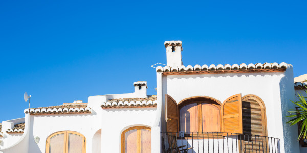 Pintar Fachadas de Casas Unifamiliares / Chalets en Terrassa · Pinturas para Pintado de Fachadas Metálicas o de Hormigón