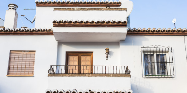 Pintar Fachadas de Casas Unifamiliares / Chalets en Terrassa · Pinturas Especiales Anticorrosivas y de Alta Resistencia