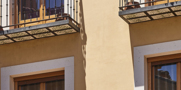 Pintar Fachadas de Casas Unifamiliares / Chalets en Terrassa · Pintura anticorrosiva para Barandillas, Rejas y otros Elementos