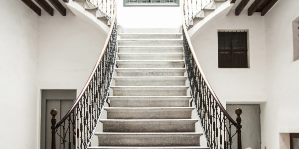 Rehabilitación y Restauración de Fachadas en Terrassa · Pintado de Escaleras, Patios Interiores, Patios de Luces, Ascensores