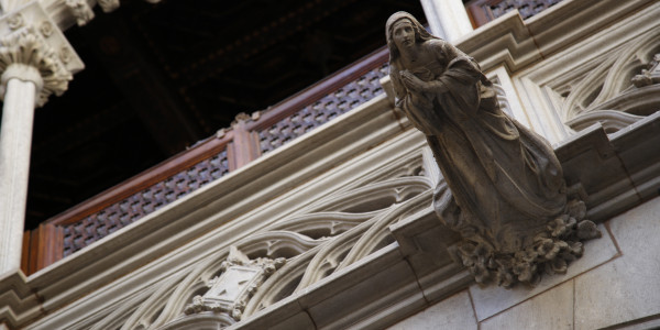 Rehabilitación y Restauración de Fachadas en Terrassa · Pinturas minerales o transpirables para conservar estética original