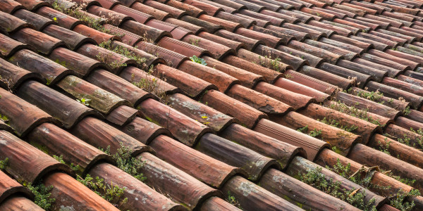 Rehabilitación y Restauración de Fachadas en Terrassa · Aplicación de Recubrimientos para evitar Filtraciones y Humedad en Tejados / Fachadas