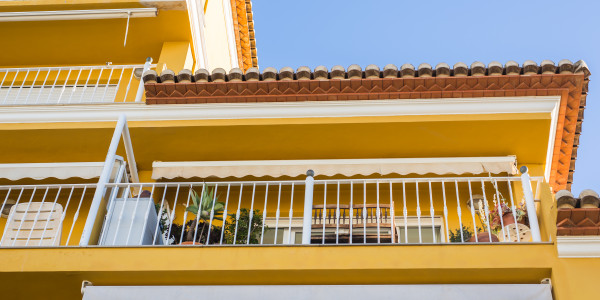 Trabajos Verticales en Fachadas de Edificios / Viviendas en Terrassa · Restauración de Fachadas