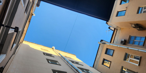 Trabajos Verticales en Fachadas de Edificios / Viviendas en Terrassa · Pintado de Fachadas y Patios Interiores de Luces